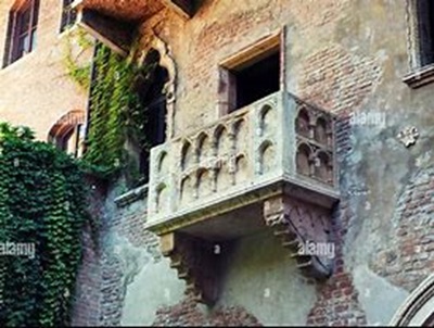 Simon and the&nbsp;Balcony